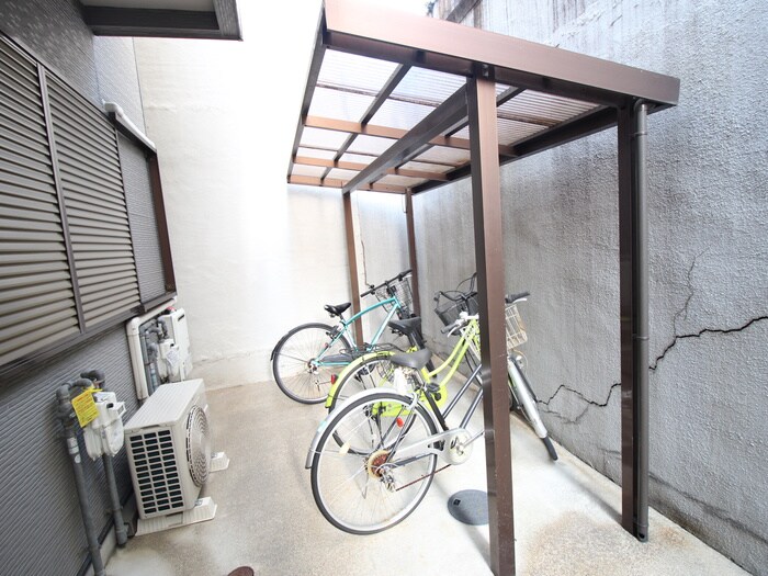 物件外観写真3　(駐輪場)