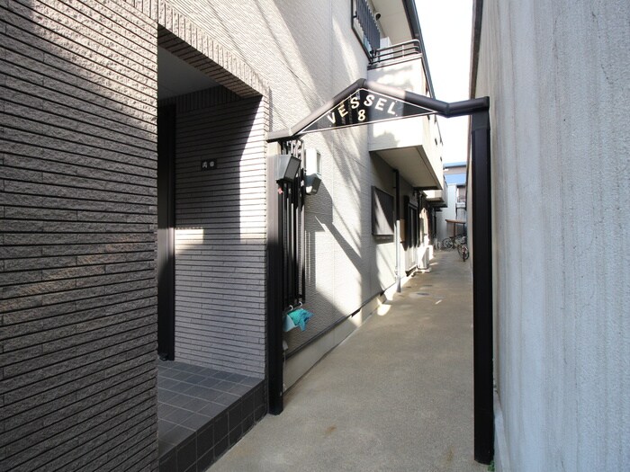 物件外観写真4　(エントランス部分)