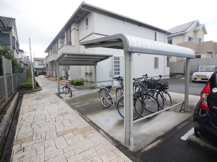 物件外観写真4　(駐輪場)