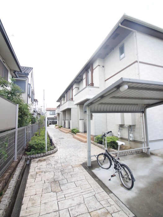 物件外観写真5　(エントランス部分)