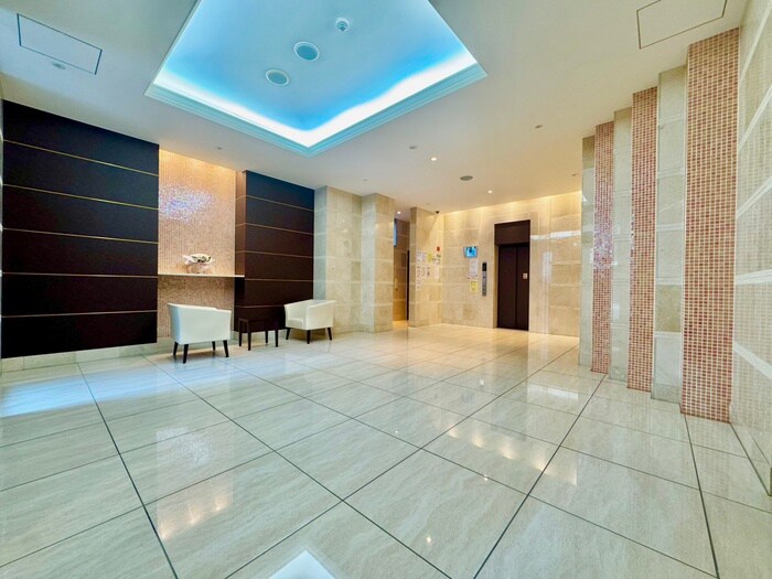 物件外観写真4　(エントランス部分)