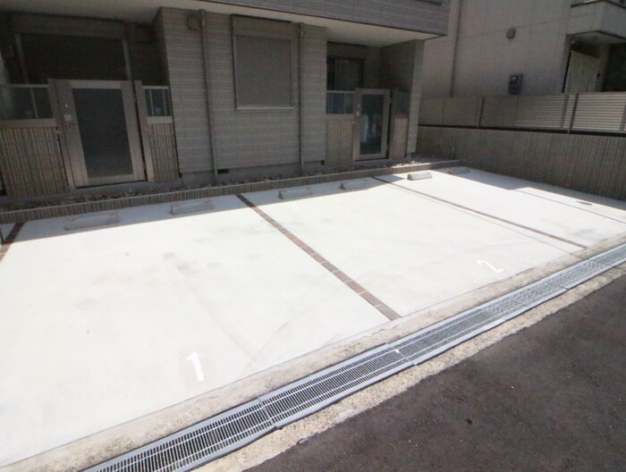 物件外観写真6　(駐車場)