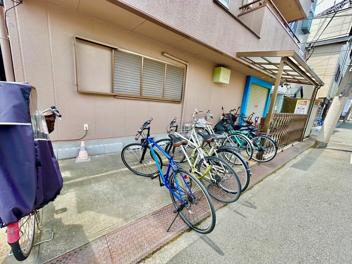 物件外観写真4　(駐輪場)