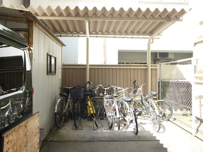 物件外観写真3　(駐輪場)
