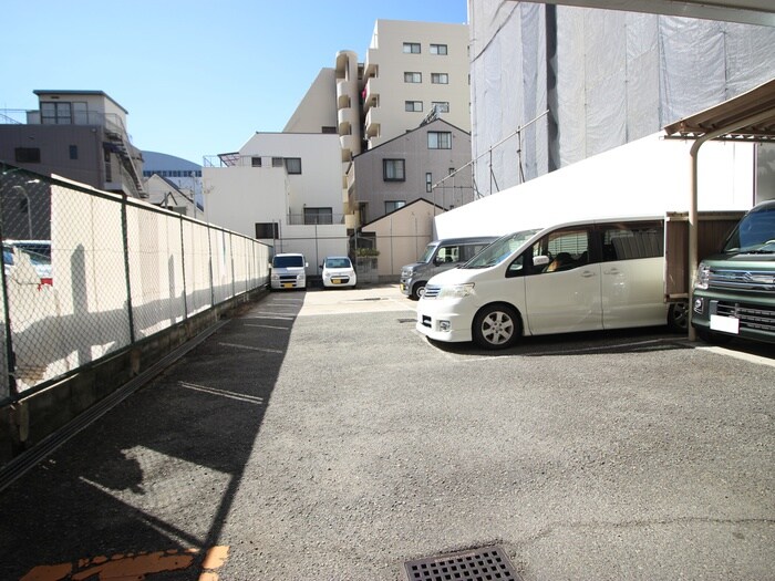 物件外観写真6　(駐車場)