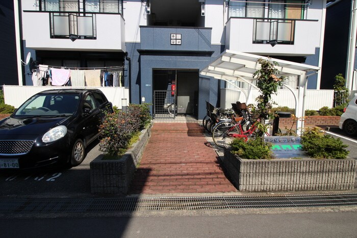 物件外観写真3　(エントランス部分)