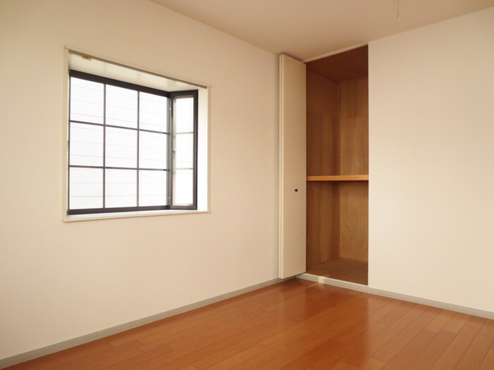 物件内観写真12　(収納)