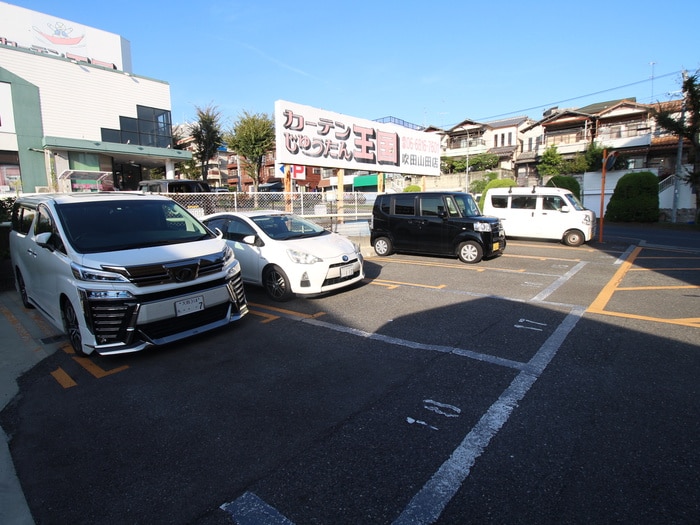 物件外観写真5　(駐車場)