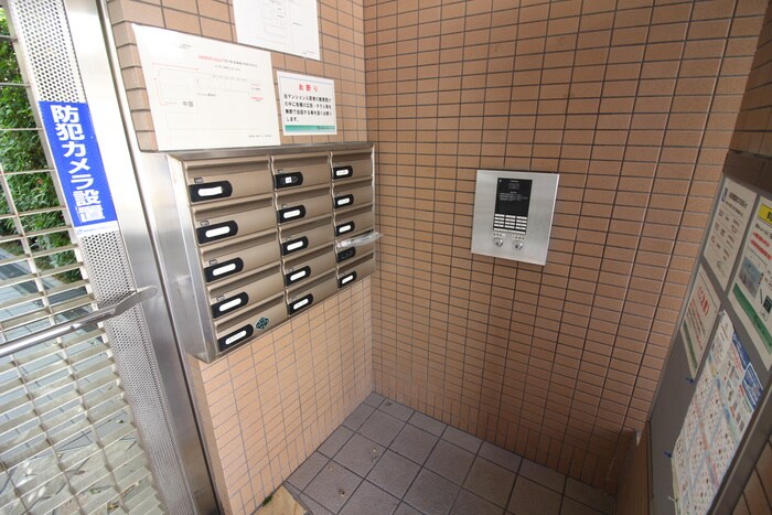 物件外観写真3　(エントランス部分)