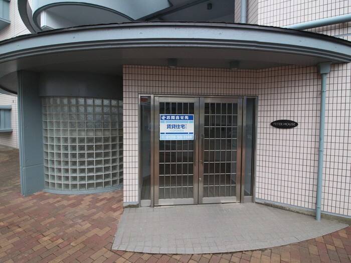 物件外観写真4　(エントランス部分)