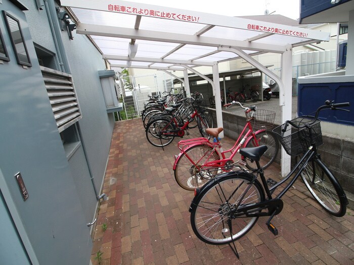 物件外観写真5　(駐輪場)