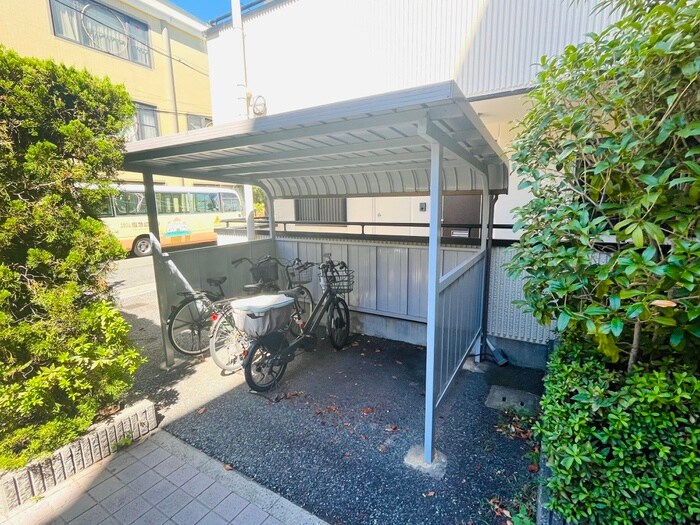 物件外観写真5　(駐輪場)