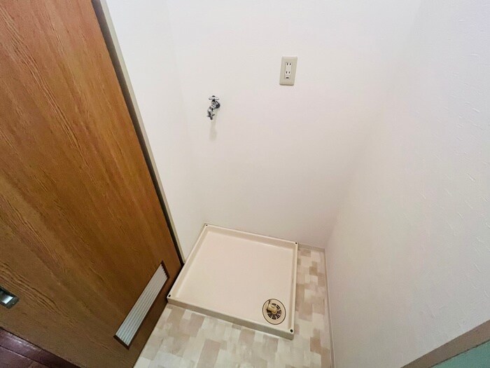 物件内観写真13　(洗濯機置場)