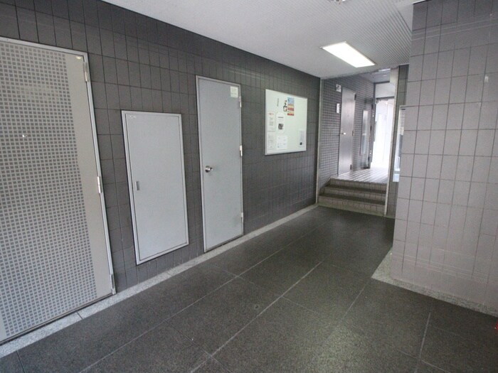 物件外観写真5　(エントランス部分)