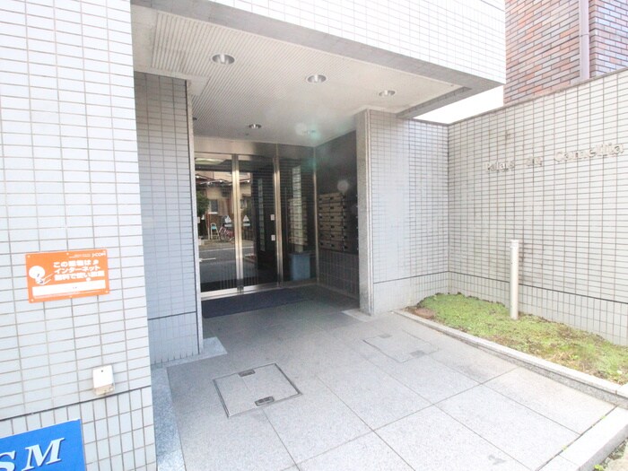 物件外観写真6　(エントランス部分)