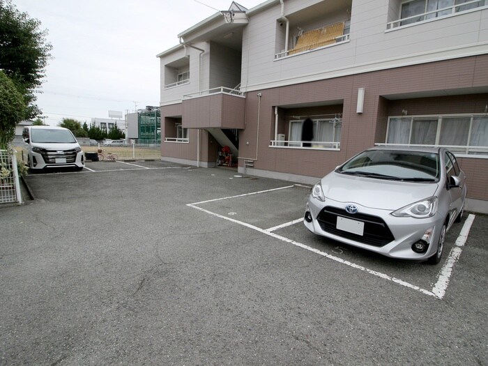 物件外観写真4　(駐車場)