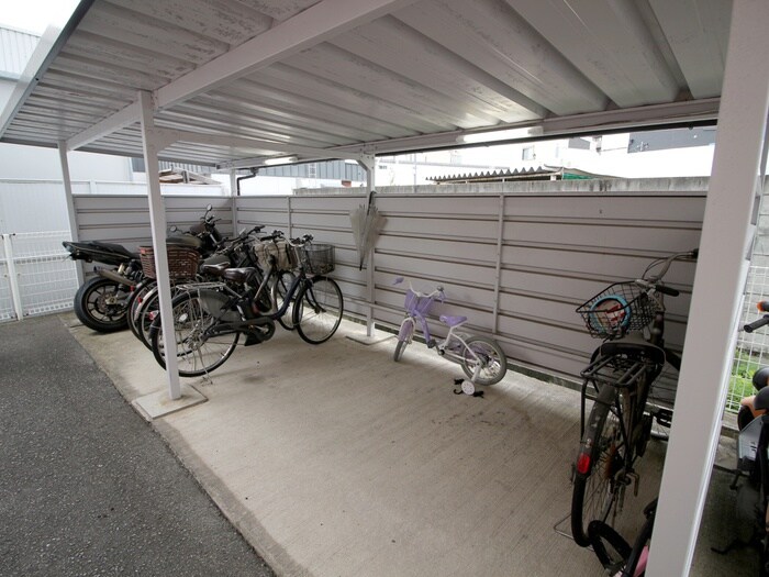 物件外観写真5　(駐輪場)