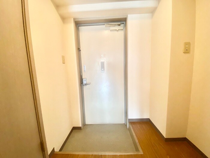 物件内観写真11　(玄関)
