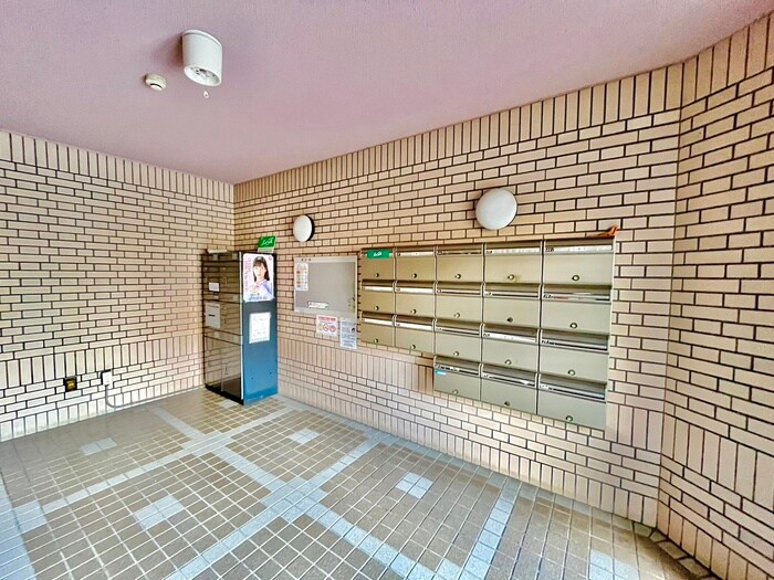 物件外観写真3　(エントランス部分)