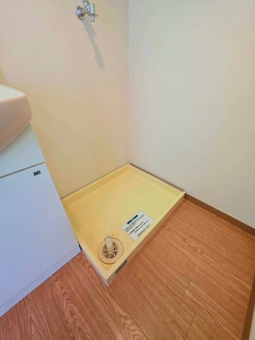 物件内観写真11　(洗濯機置場)