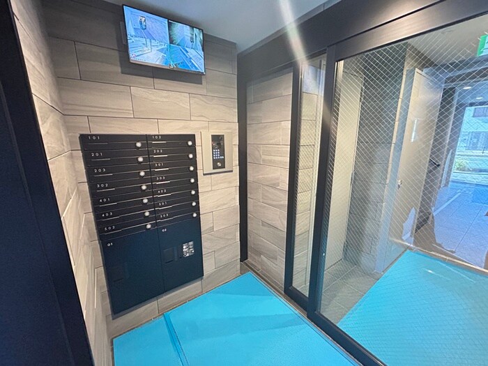 物件外観写真4　(エントランス部分)