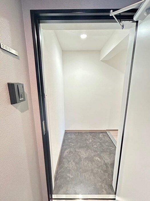 物件内観写真16　(玄関)