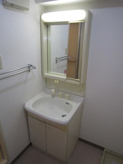 物件内観写真8　(洗面)