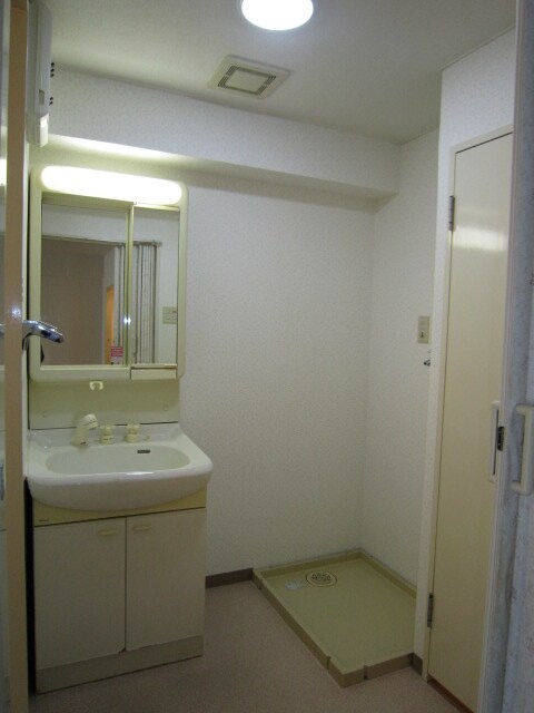 物件内観写真9　(洗濯機置場)