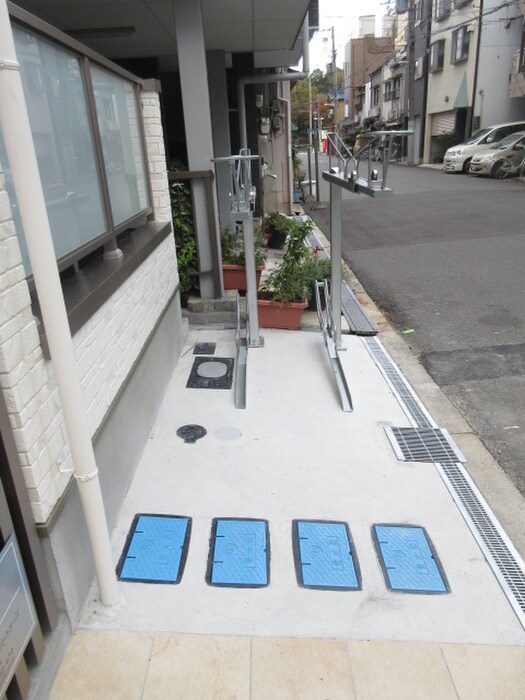 物件外観写真3　(駐輪場)