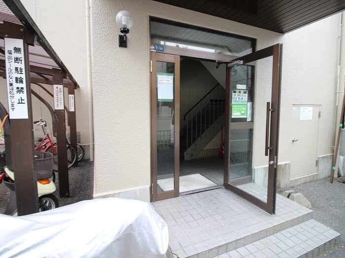 物件外観写真4　(エントランス部分)