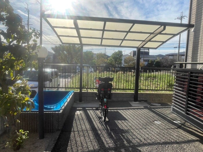 物件外観写真3　(駐輪場)