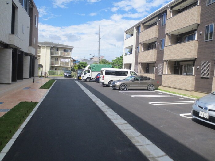 物件外観写真4　(駐車場)