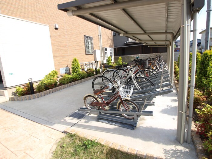 物件外観写真5　(駐輪場)