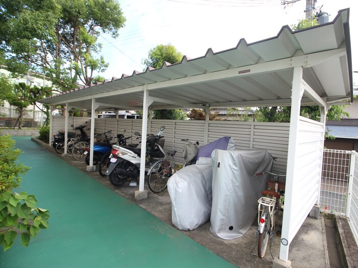 物件外観写真4　(駐輪場)