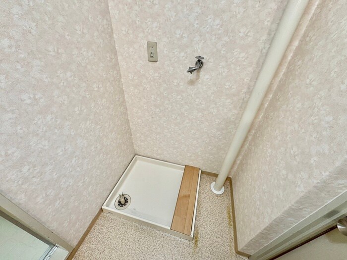 物件内観写真12　(洗濯機置場)