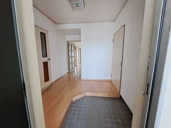 物件内観写真13　(玄関)