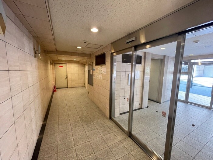 物件外観写真2　(エントランス部分)