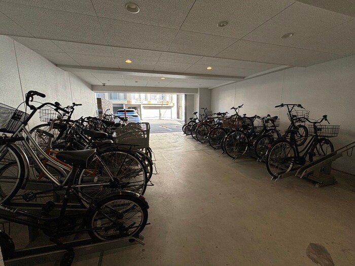 物件外観写真4　(駐輪場)