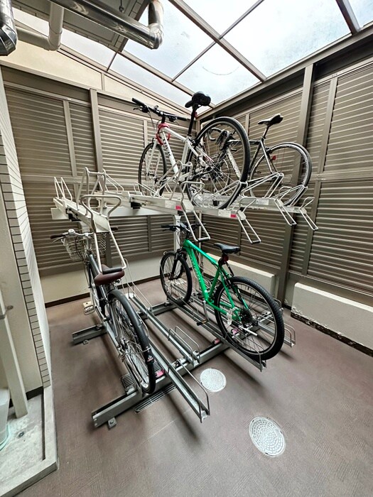 物件外観写真5　(駐輪場)