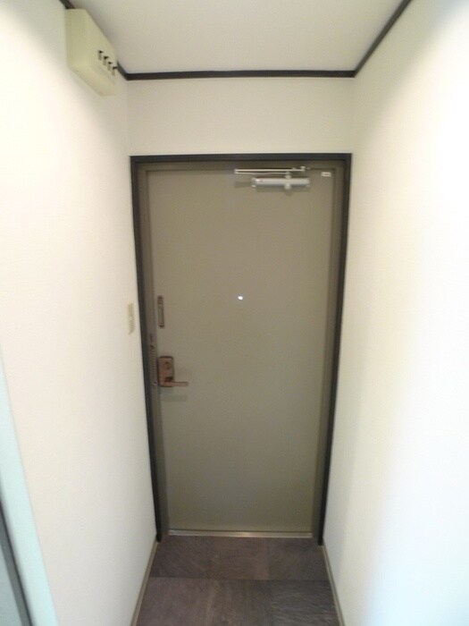 物件内観写真11　(玄関)