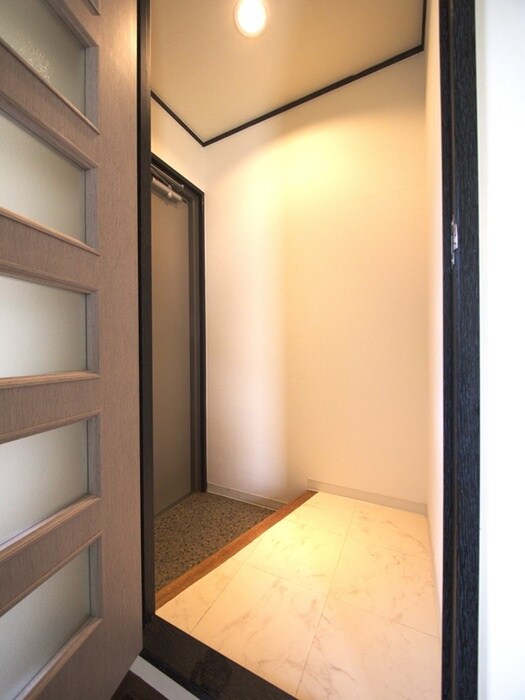 物件内観写真11　(玄関)