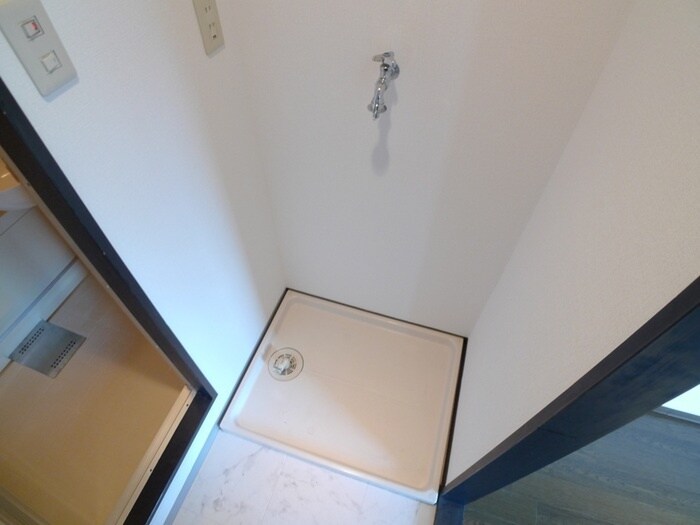 物件内観写真12　(洗濯機置場)