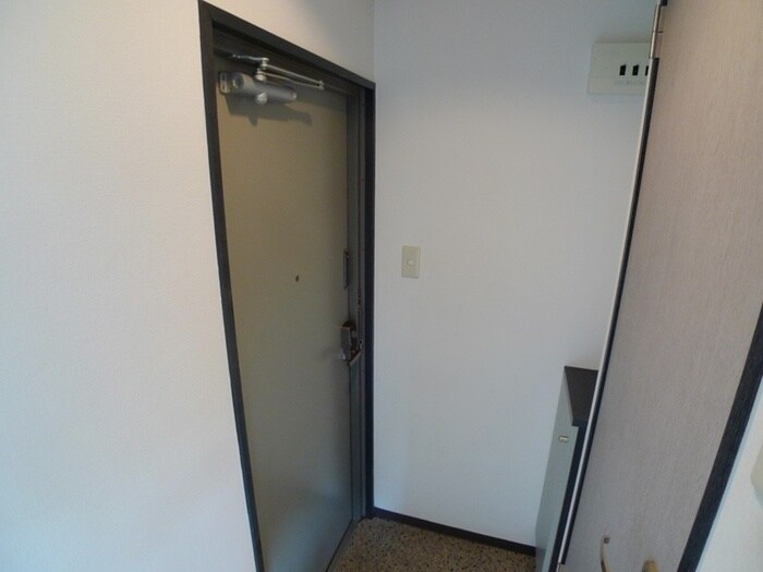 物件内観写真12　(玄関)