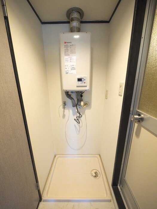 物件内観写真12　(洗濯機置場)