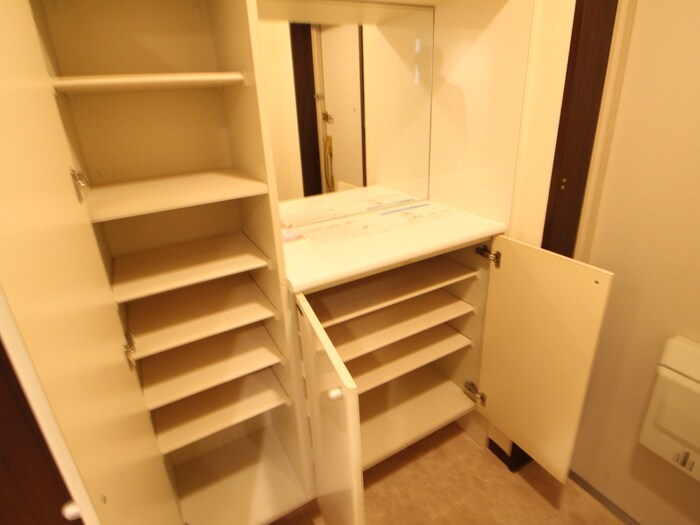 物件内観写真8　(靴箱)