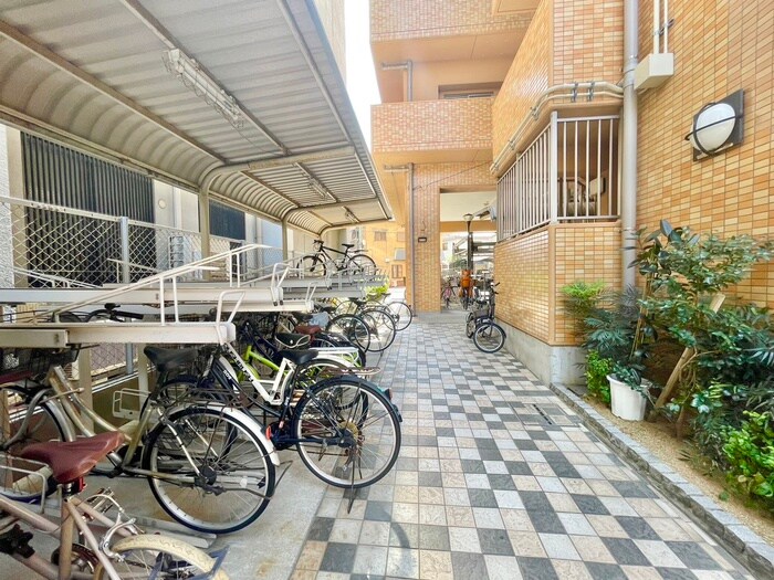 物件外観写真3　(駐輪場)