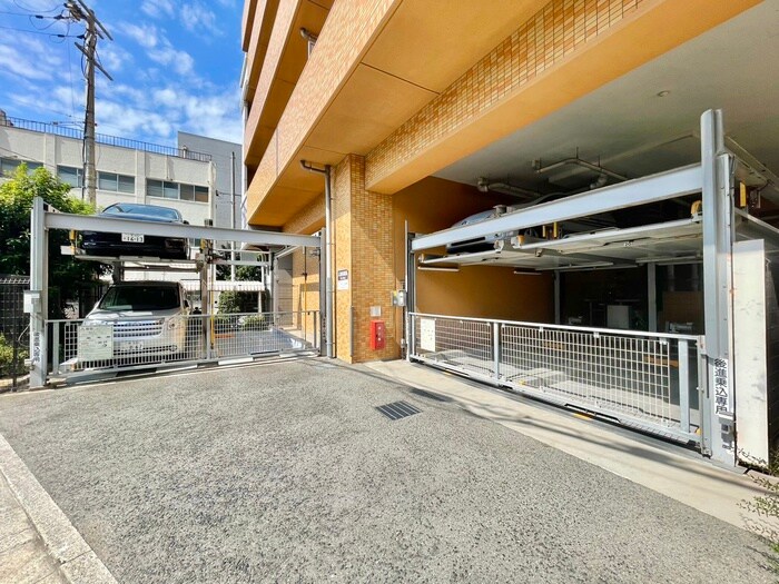 物件外観写真4　(駐車場)