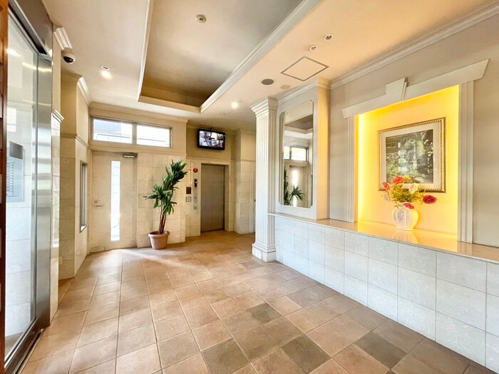 物件外観写真5　(エントランス部分)