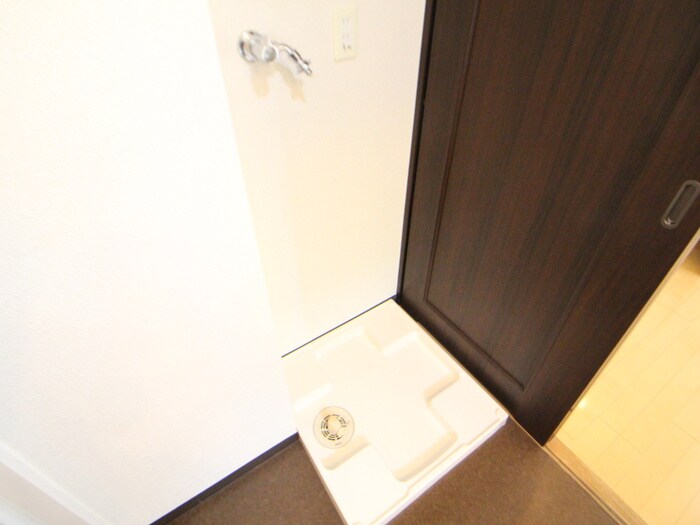 物件内観写真12　(洗濯機置場)