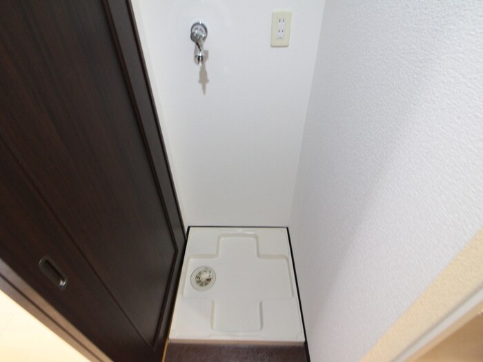 物件内観写真13　(洗濯機置場)